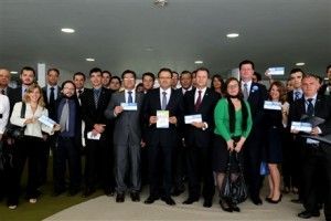 Marcus Vinicius e Claudio Lamachia com representantes da advocacia pública no Congresso