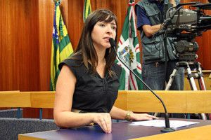 A vereadora Tatiana Lemos é a autora do projeto de lei