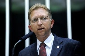 O deputado goiano João Campos é o autor da PEC