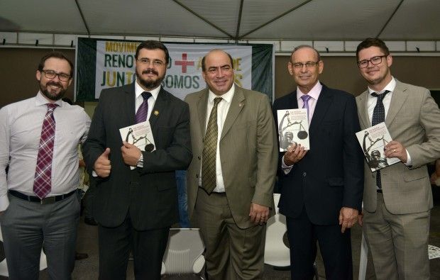 Lúcio Flávio, Davida Costa Jr., Leon Deniz, Janúncio Januário Dantas e Bruno Pena durante lançamento do livro