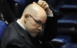 Cassado no Senado e afastado do MP-GO, Demóstenes é acusado de ter favorecido o bicheiro Carlos Cachoeira
