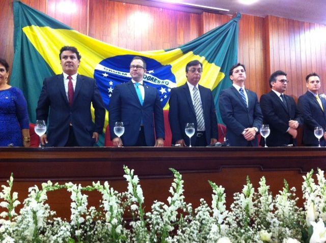 A nova diretoria durante a posse realizada na manhã deste primeiro dia do ano