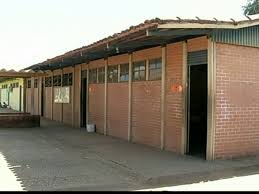 Escola atingida por veneno jogado de avião