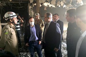 O presidente do TJGO Leobino Valente Chaves conferiu os estragos do incêndio