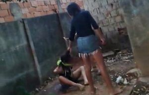 As adolescentes filmaram toda a sessão de tortura