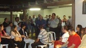 Alexandre Ramos Caiado (com o microfone) liderou a mobilização de ontem