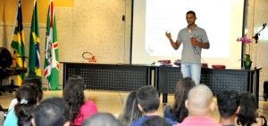 Lucas Rodrigues, já incluído no programa, dá palestras sobre a iniciativa