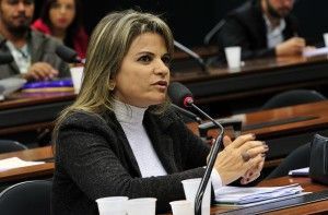 A deputada goiana Flávia Morais é a relatora da matéria