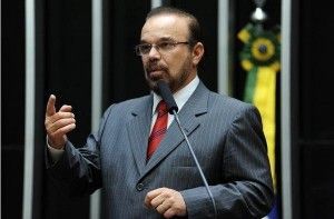 O deputado Lincoln Portela é o relator da matéria