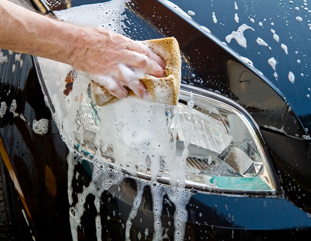 Lavador de carros deve receber adicional de insalubridade por contato com  umidade excessiva - Rota Jurídica