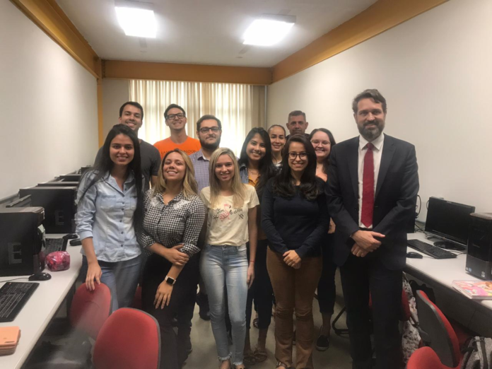 alunos e professor