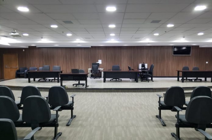 auditório do tribunal do júri