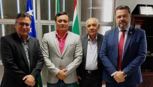 Representantes da OAB e juiz