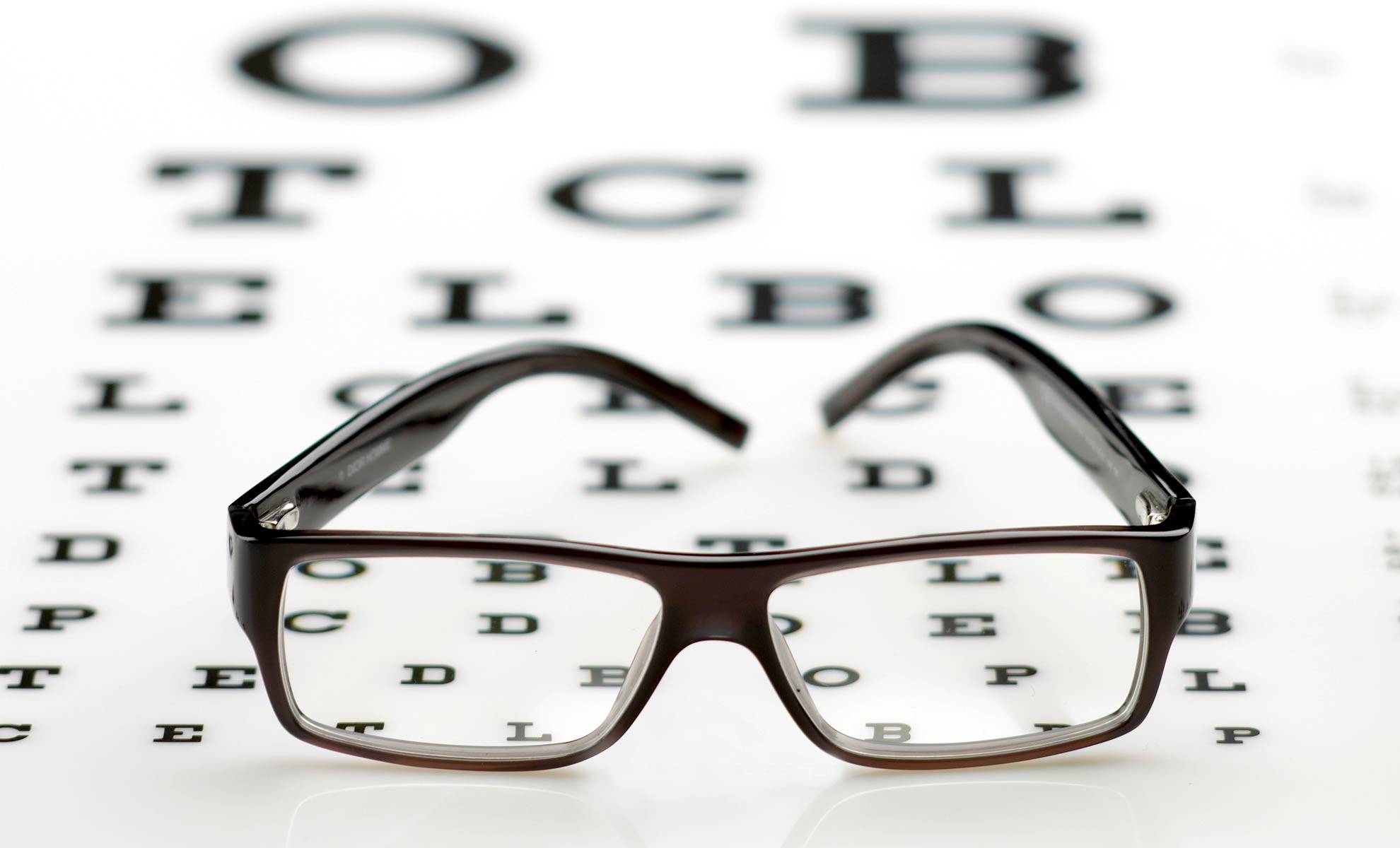Купи очки на английском. Офтальмологические очки. Оптика в очках. Офтальмология зрение очки. Очки для зрения много.