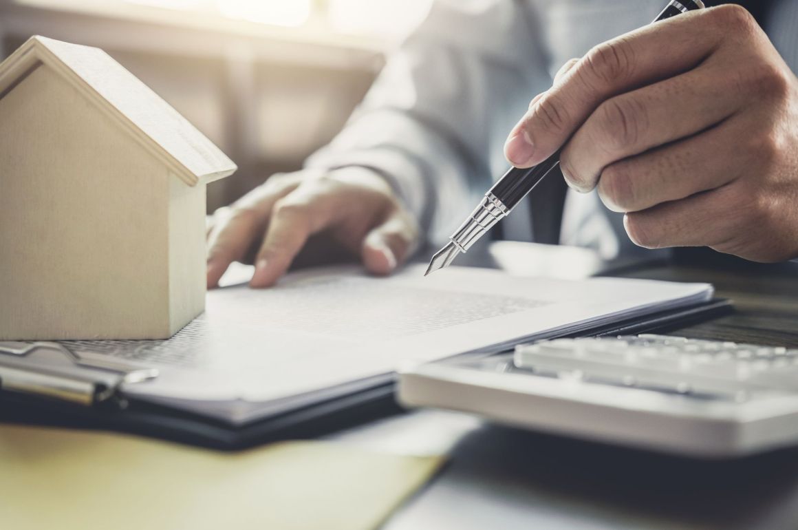 Mesmo sem pedido expresso, condenação deve incluir encargos locatícios  vencidos durante o processo - Rota Jurídica