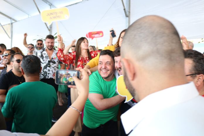 Somente no sábado, Rodolfo Mota compartilhou mais de 300 menções de apoiadores nos stories do Instagram