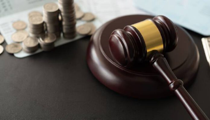 martelo e dinheiro instituições financeiras golpe indenizar ressarcir falsa central