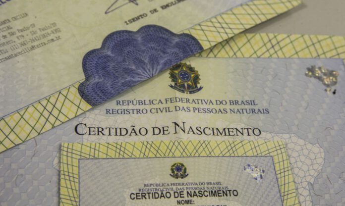 Certidão de Nascimento Juiz de Goiânia reconhece multiparentalidade tardia de mulher de 68 anos