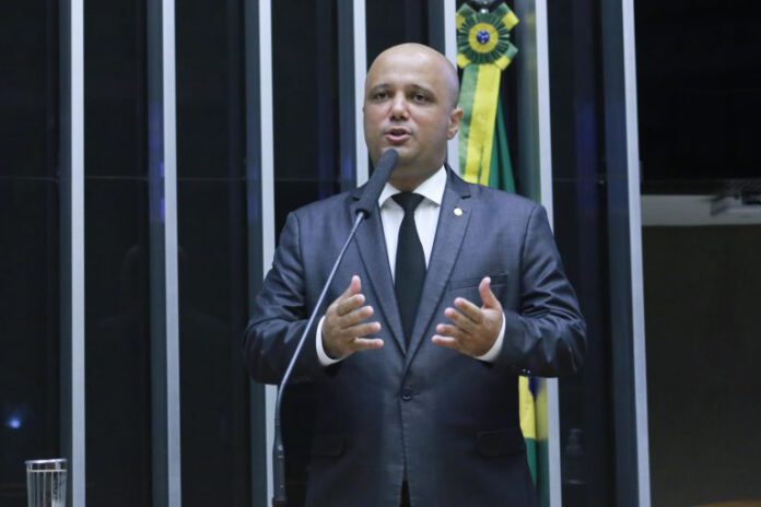 deputado Vitor Hugo
