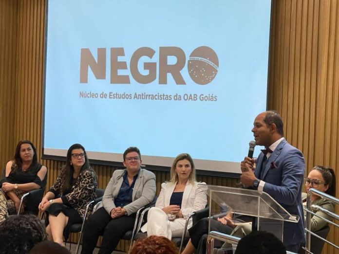 Negro O grupo vai abordar questões latentes envolvendo a conscientização acerca dos danos que o racismo provoca