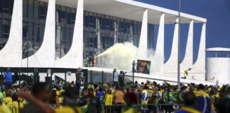 STF concede liberdade provisória a mais 80 denunciados pelos atos terroristas de 8 de janeiro atos antidemocráticos