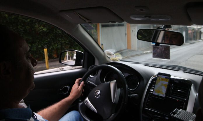 aplicativos motoristas relações de trabalho apps vínculo emprego STF