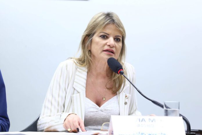 Flávia Morais