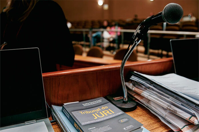 PGR absolvição por clemência Tribunal do Júri justificativa registro ata