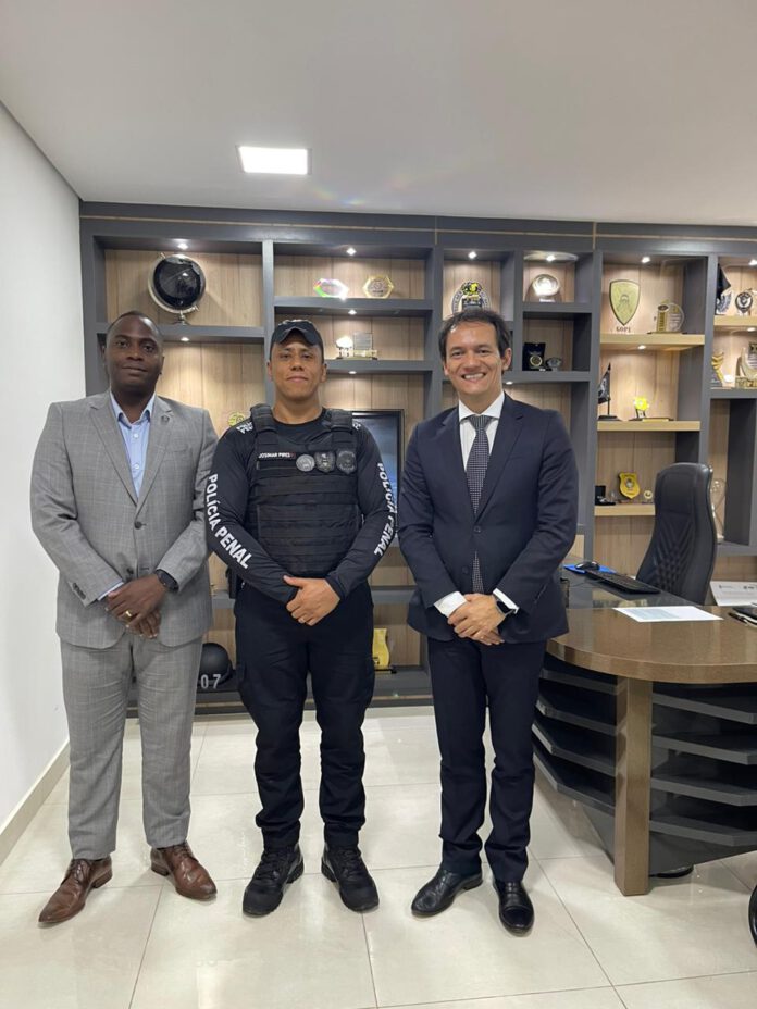 Eder Porfírio, Josimar Pires e Gilles Gomes durante reunião ontem na sede da Polícia Penal
