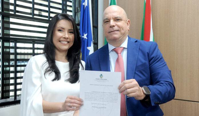 Flávia Nagato e Leandro Crispim