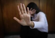 Lei amplia para 12 meses prazo mulheres denunciarem casos de violência doméstica Lei garante execução imediata de medidas protetivas de natureza cível para mulheres