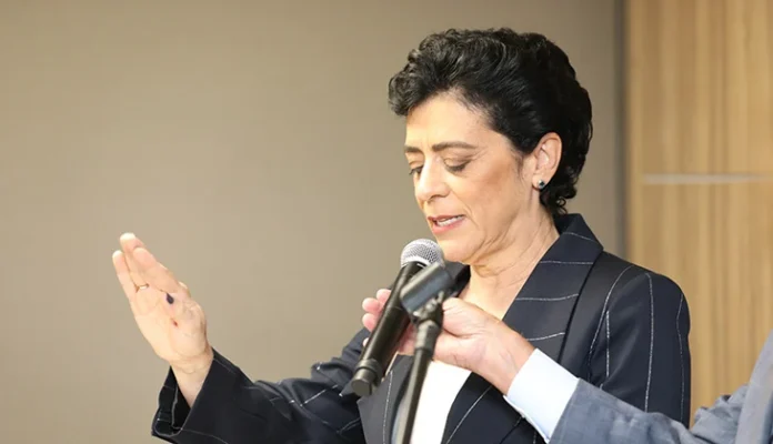 Laura Maria Bueno 3