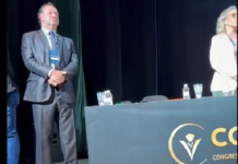 Advogados fazem minuto de silêncio em congresso no PR em repúdio à prisão de advogada em Goiás