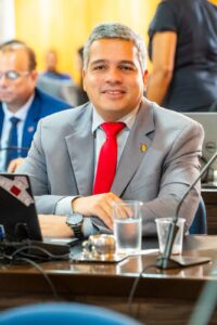O ouro do século XXI: por que o futuro de Goiás depende de um Fundo Soberano Mineral para a Educação