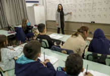 Senado aprova MP que estabelece piso de R$ 5.130 para professores da educação básica