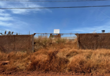 Após mandar retirar placas, juíza proíbe novas obras e ligações de água e energia em área ocupada no Bairro Cristal