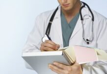 Medida Provisória prevê que estudantes de medicina passem em exame para exercer a profissão