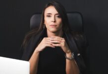 Hélida Moura apresenta artigo sobre crime de desobediência e direitos humanos em congresso internacional