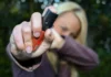 PL que libera spray de pimenta para mulheres aguarda sanção e é considerado medida paliativa por promotora