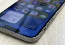 Loja terá de indenizar consumidora após vender iPhone com defeito e instalar peça não original Loja terá de indenizar consumidora após vender iPhone com defeito e instalar peça não original