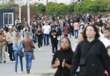 Governo regulamenta venda de ingressos e garante água potável gratuita em grandes eventos