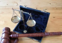 Histórico criminal obtido após abordagem policial não legitima busca veicular já realizada, decide TJGO