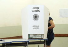Saiba quais situações permitem acompanhante na cabine de votação neste domingo